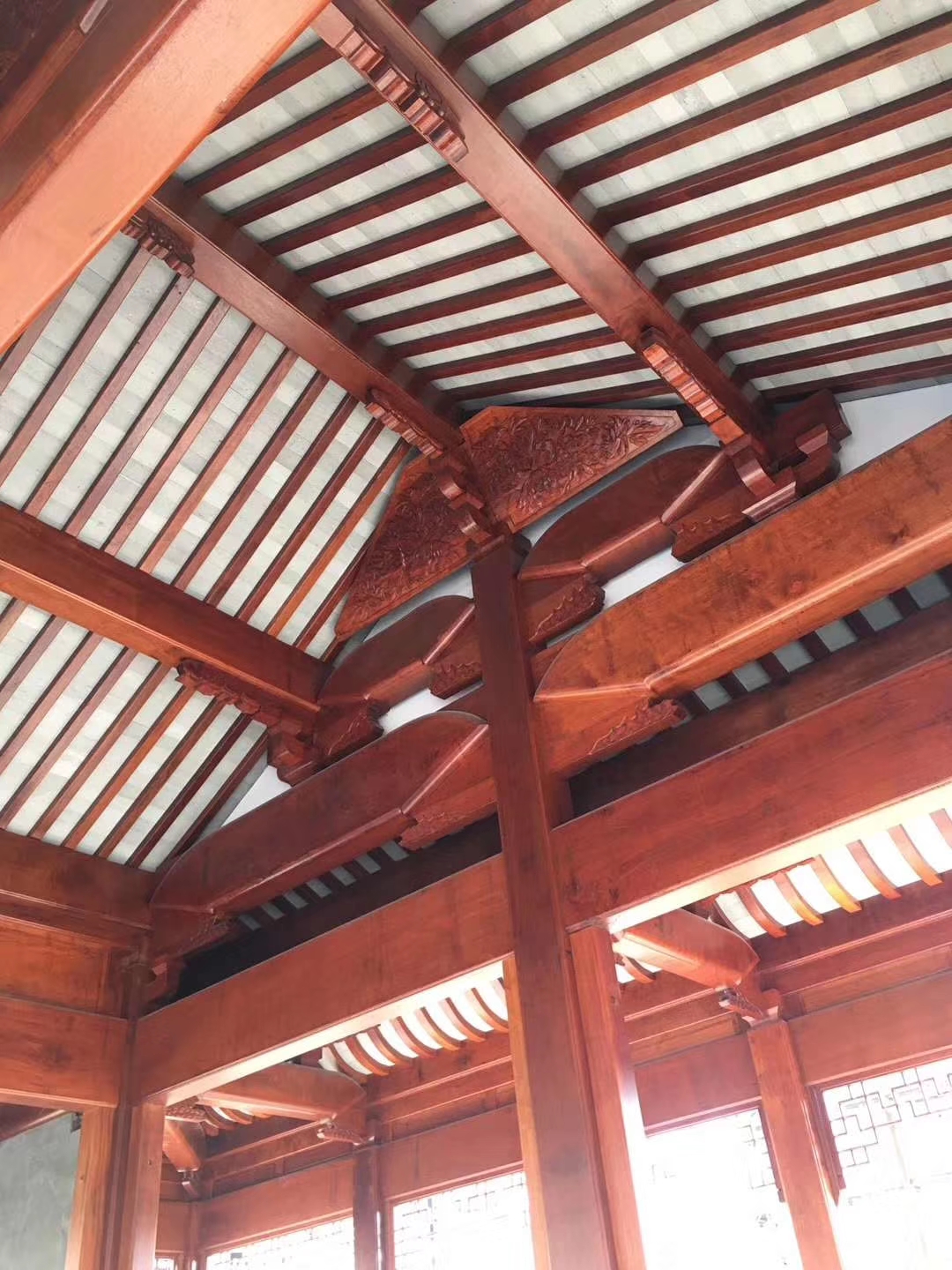 楼顶中式仿古建筑.jpg